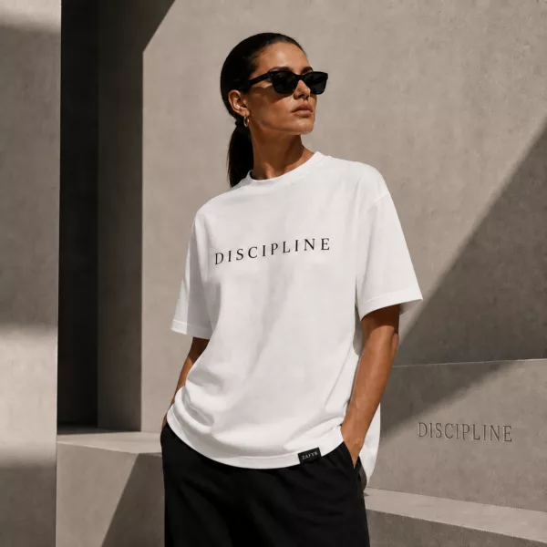 T-shirt oversize DISCIPLINE blanc ZAFYR, vue portée femme