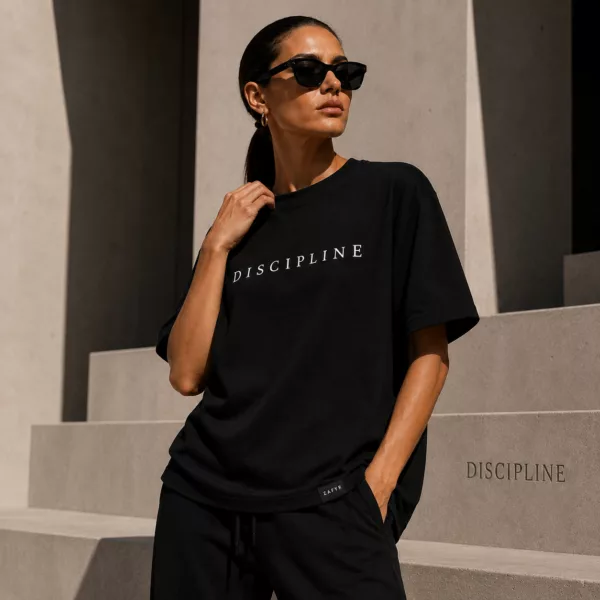 T-shirt oversize DISCIPLINE noir ZAFYR, vue portée femme