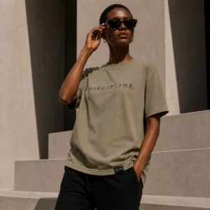 T-shirt oversize DISCIPLINE vert kaki ZAFYR, vue portée femme